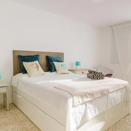 Iris 8 House Villa