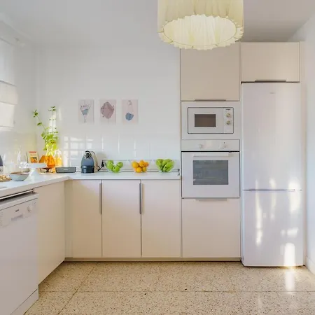 Iris 8 House Вилла *